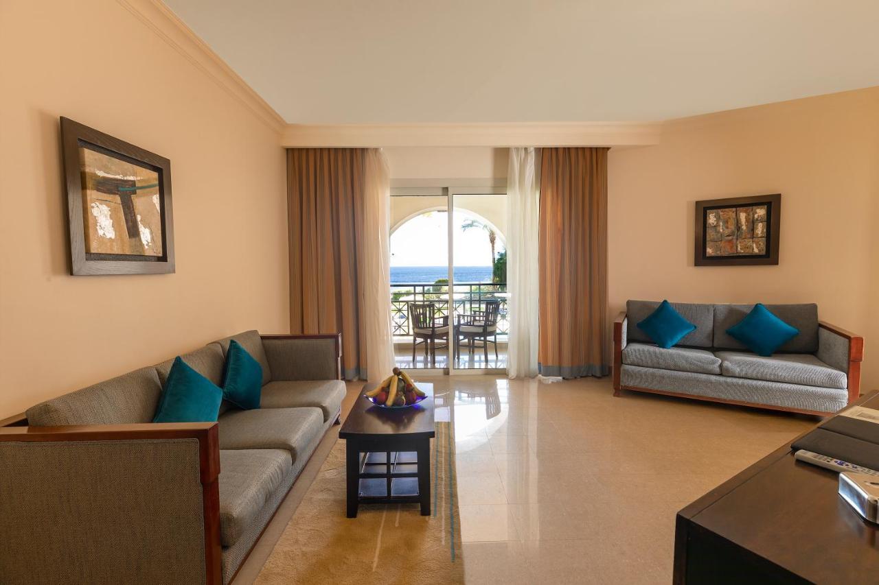 Stella Di Mare Beach Hotel&Spa Sharm el Sheikh Esterno foto A living room in a suite at the Hilton Sharm El Sheikh Resort