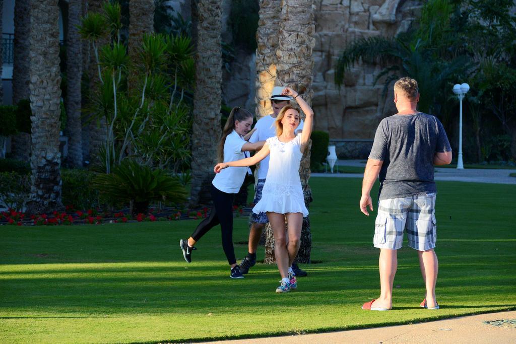 Stella Di Mare Beach Hotel&Spa Sharm el Sheikh Esterno foto A game of bocce in progress