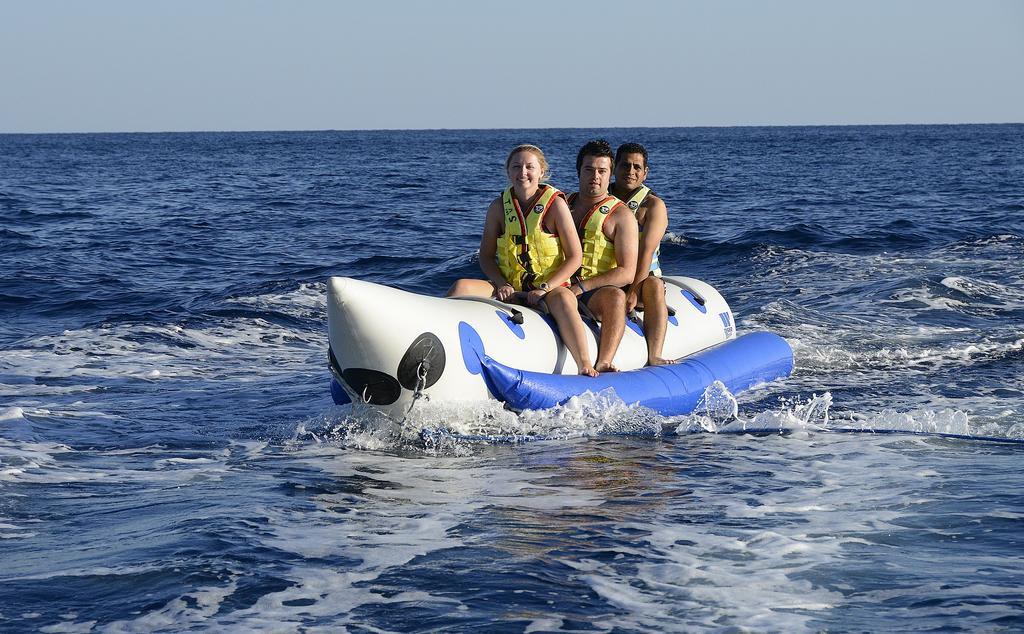 Stella Di Mare Beach Hotel&Spa Sharm el Sheikh Esterno foto A banana boat